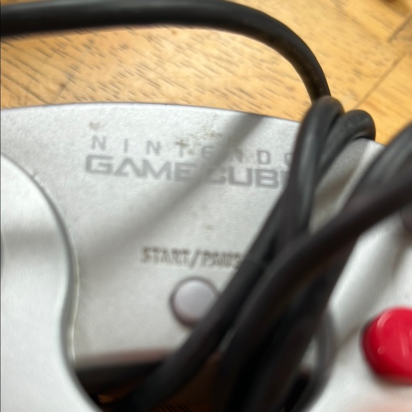 Nintendo GameCube Silver Controller - Picture 2 of 4